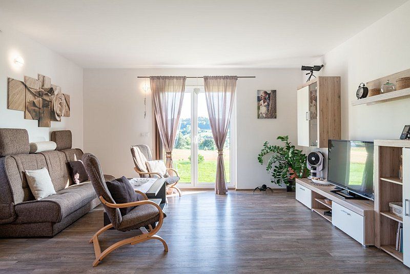 PILA-MARTINICE-obyvaci-pokoj