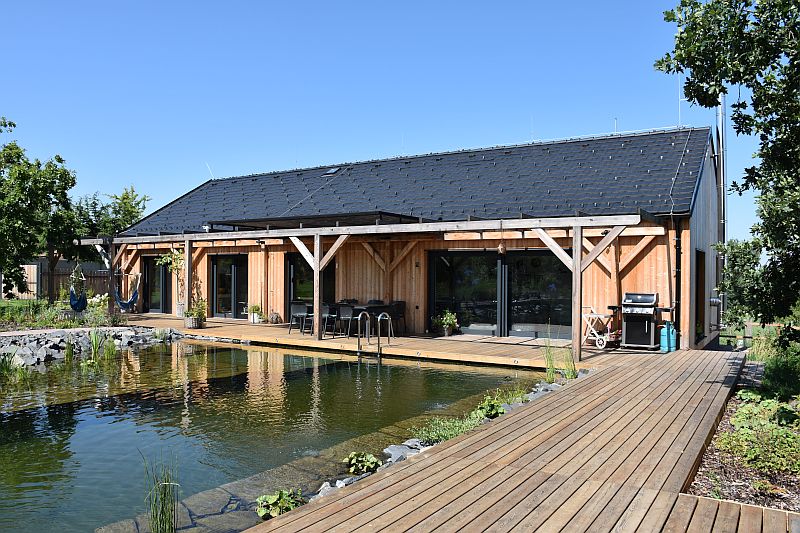 drevostavba-Atrium-s-bazenem