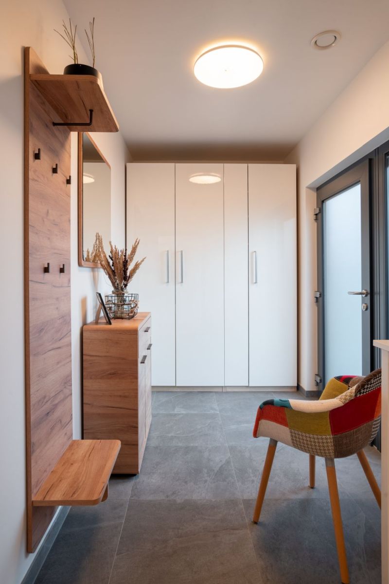 DrevoaStavby-moderni-drevostavba-LUCERN-interier-chodba