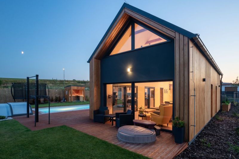 DrevoaStavby-moderni-drevostavba-LUCERN-stit-domu