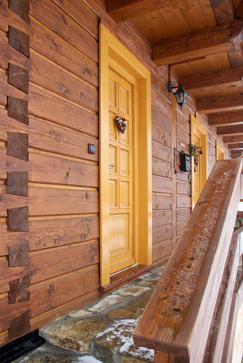 roubenka-Destne-v-Orlickych-horach-vchod