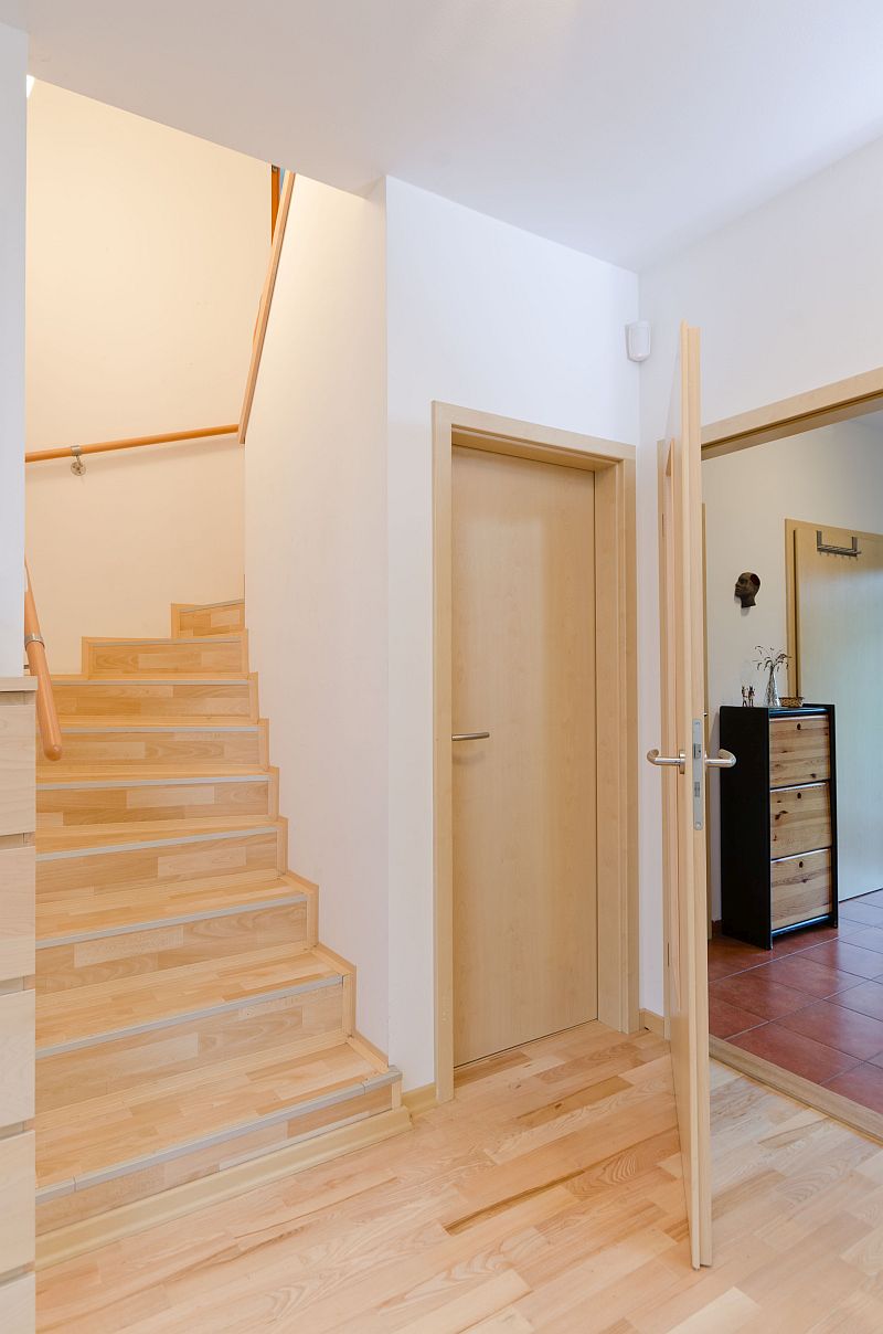 drevostavba-v-zahrade-chodba