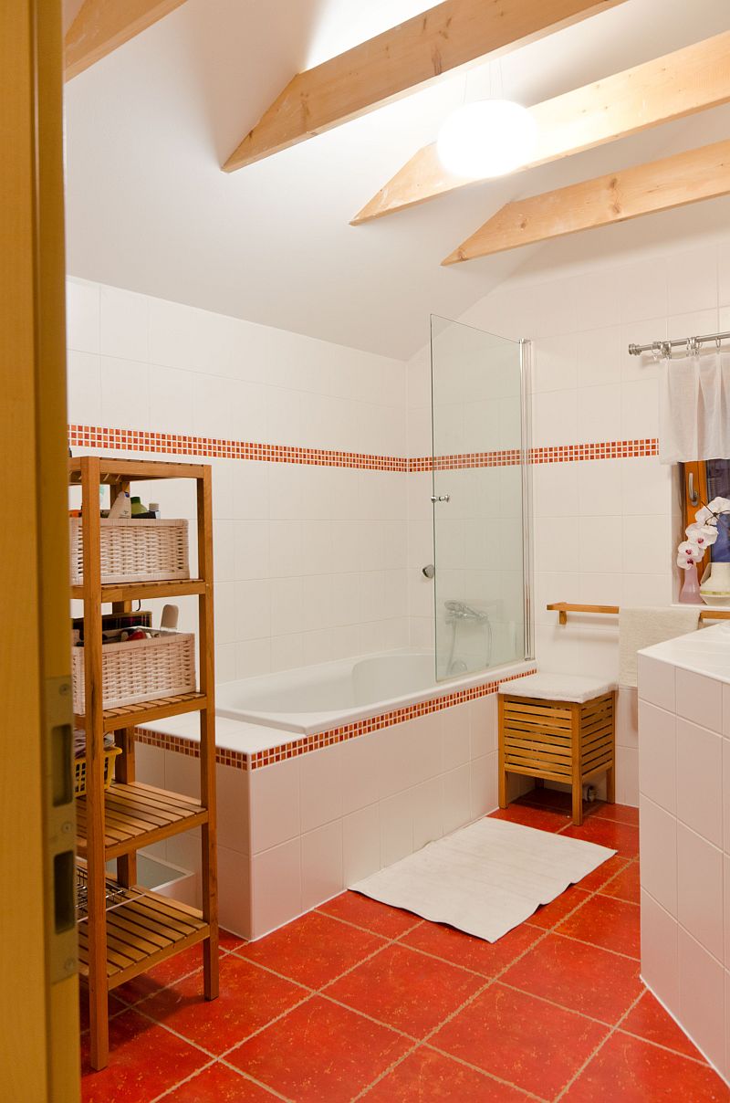 drevostavba-v-zahrade-koupelna