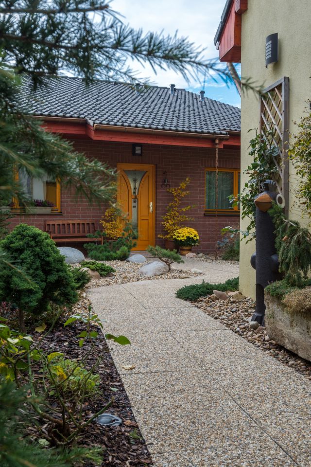 prakticky-bungalov-vstup-do-domu