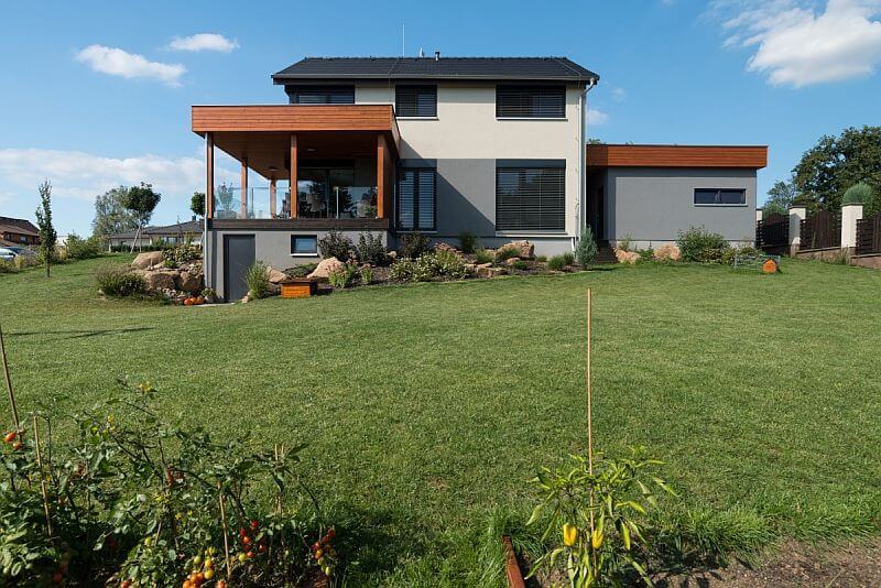 drevostavba-cela-zahrada-s-domem