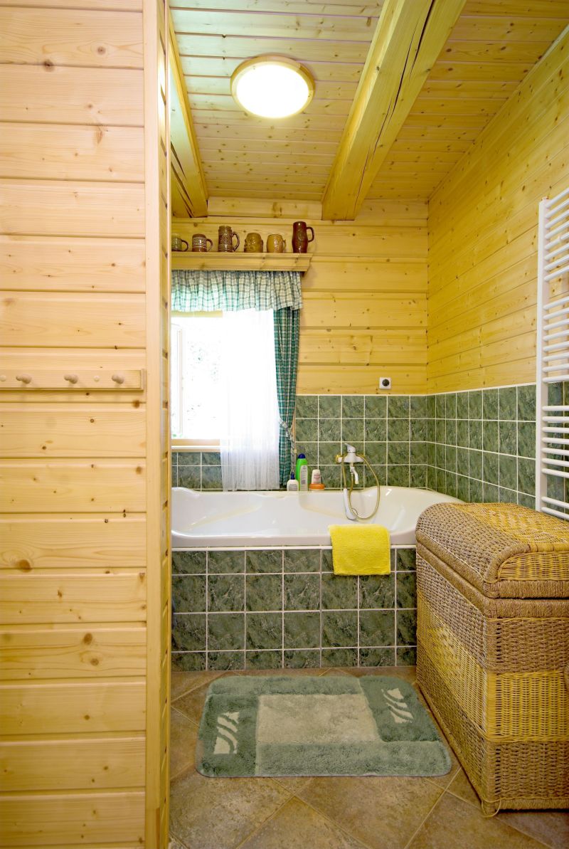 DrevoaStavby.cz | Roubenka na stráni pod lesem DrevoaStavby.cz | Roubenka na stráni pod lesem