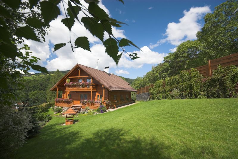 DrevoaStavby.cz | Roubenka na stráni pod lesem DrevoaStavby.cz | Roubenka na stráni pod lesem