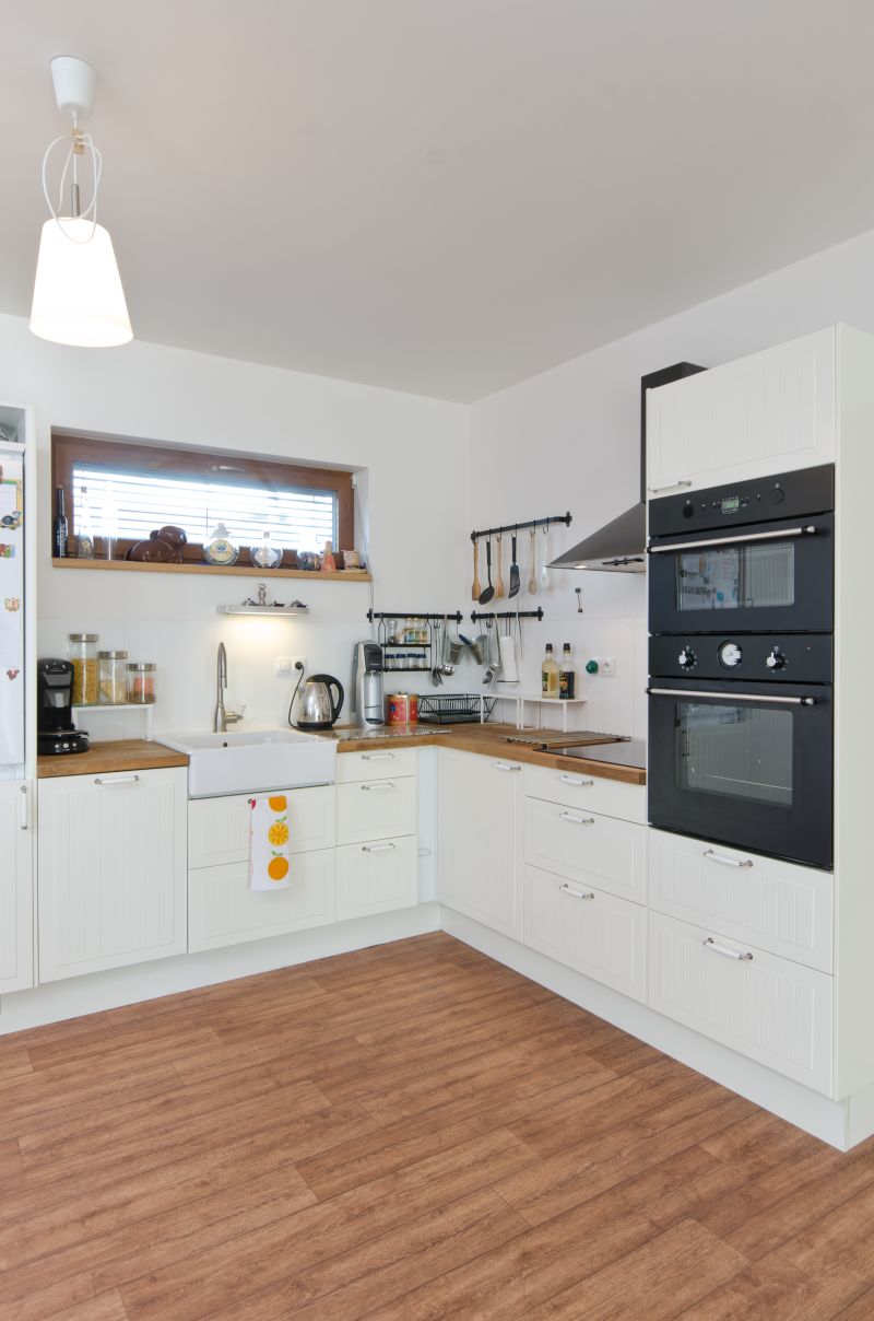 DrevoaStavby.cz | Modern&iacute; dřevostavba v uličn&iacute; z&aacute;stavbě