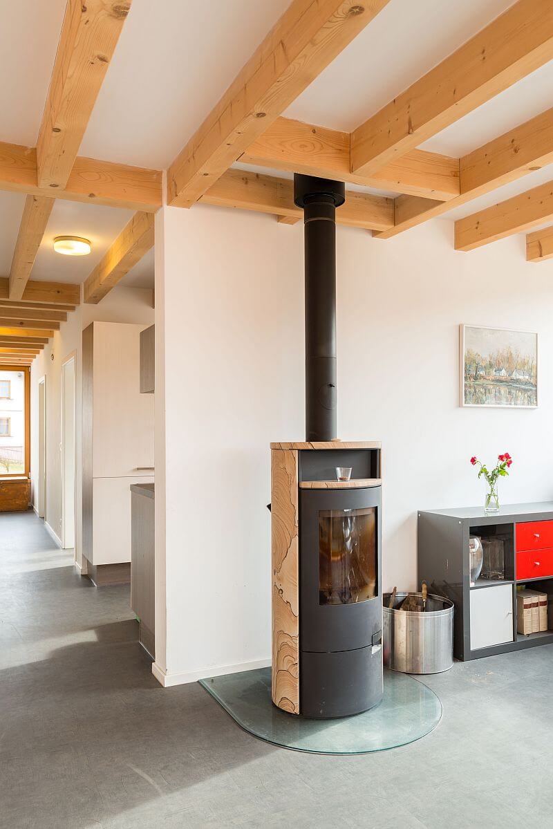 navsteva-Prodesi-.drevostvaba-ve-svahu-detail-kamna