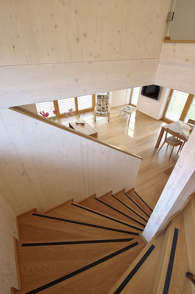 jednoducha.usporna-drevostavba-schodiste