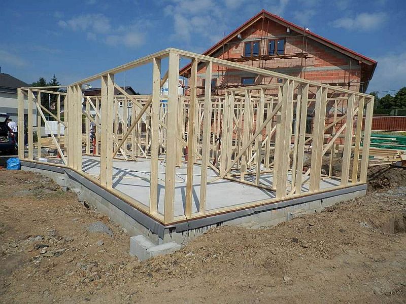 moderni-patrova-drevostavba-na-klic-system-two-by-four-penatus-konstrukce-sten