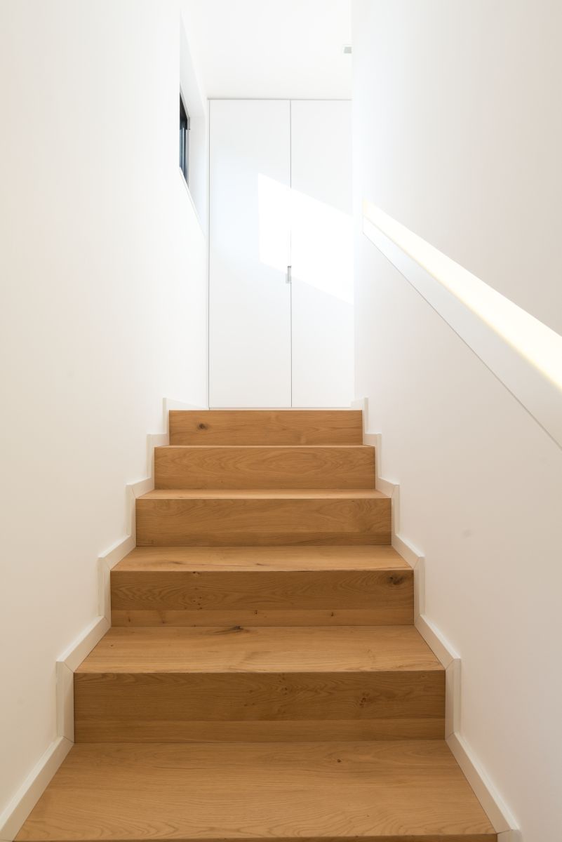 moderní dřevostavba - individuální návrh-schodiste