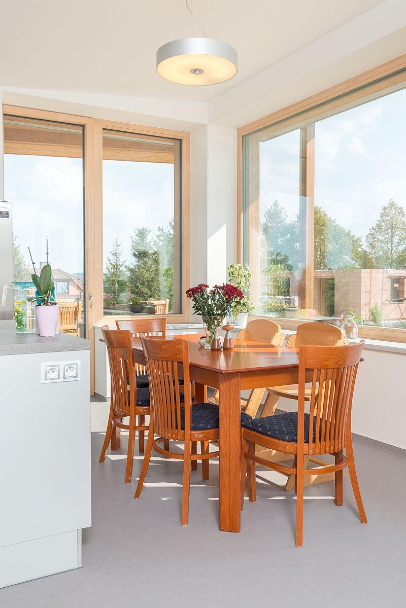 pasivni-drevostavba-interier-jidelna