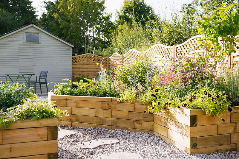 DrevoaStavby.cz Vyv&yacute;&scaron;en&eacute; z&aacute;hony na zahradě a jejich v&yacute;hody