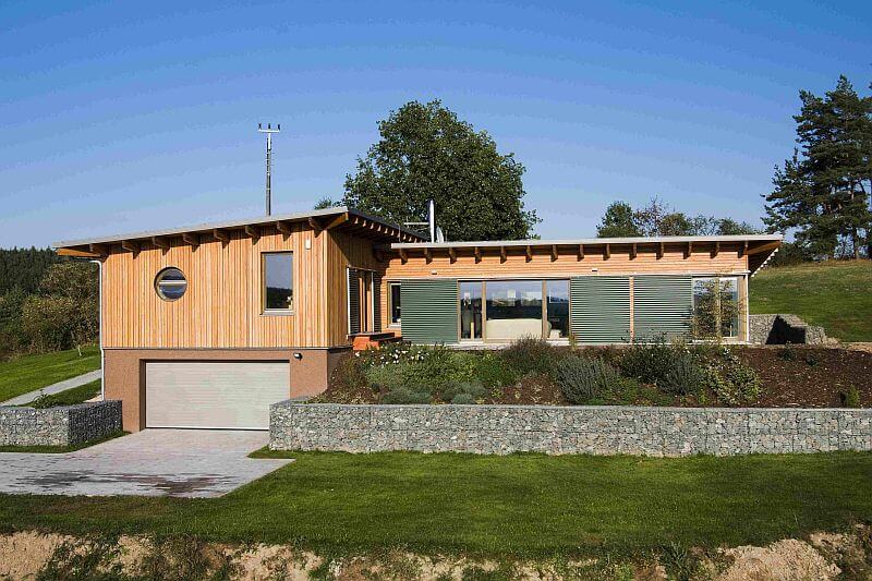 drevostavba-ve-svahu-zepredu