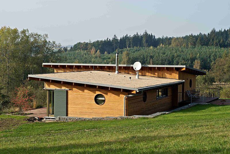 drevostavba-ve-svahu-zeshora