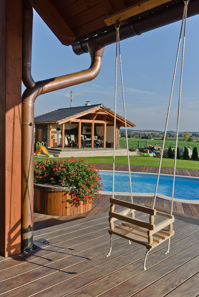 navsteva-drevostavba-ATRIUM-houpacka