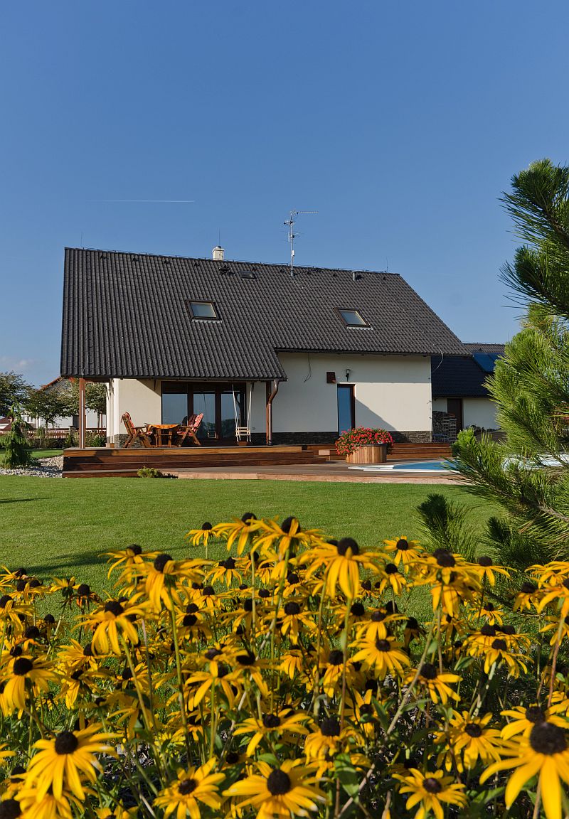 navsteva-drevostavba-ATRIUM-rozkvetla-zahrada