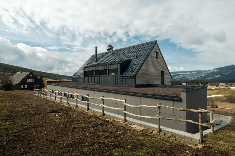 drevostavba-na-sjezdovce-zadni-cast-domu