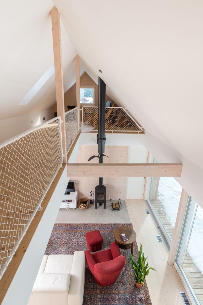 jednoducha-CLT-drevostavba-pohled-z-patra