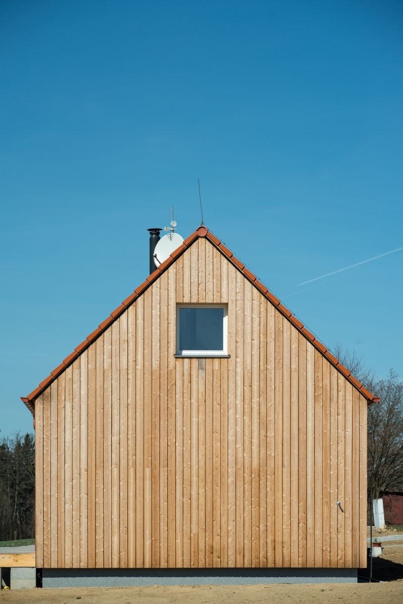 jednoducha-CLT-drevostavba-stit