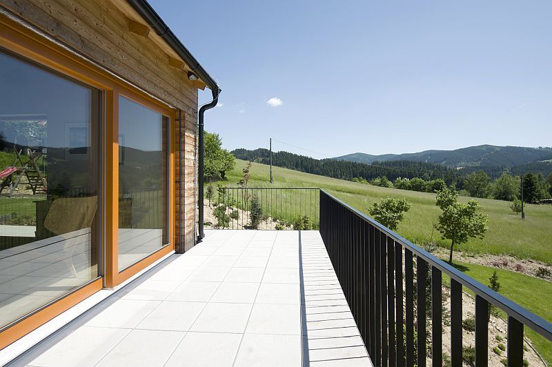 beskydska-chalupa-terasa