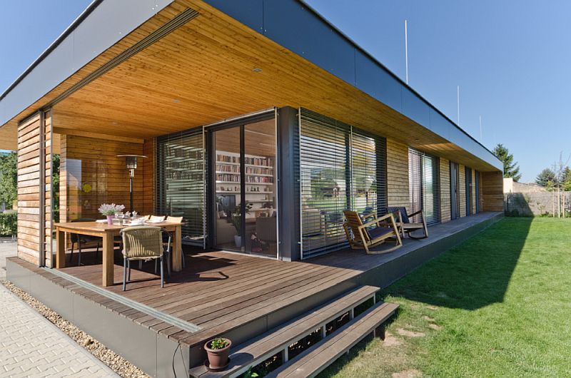 prizemni-drevostavba-PENATUS-cela-terasa