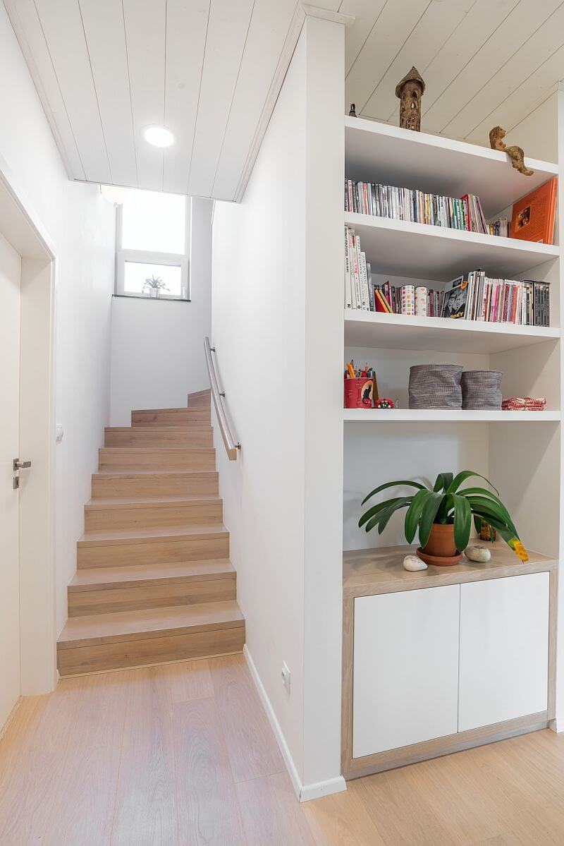 moderni-pasivni-drevostavba-interier-schodiste