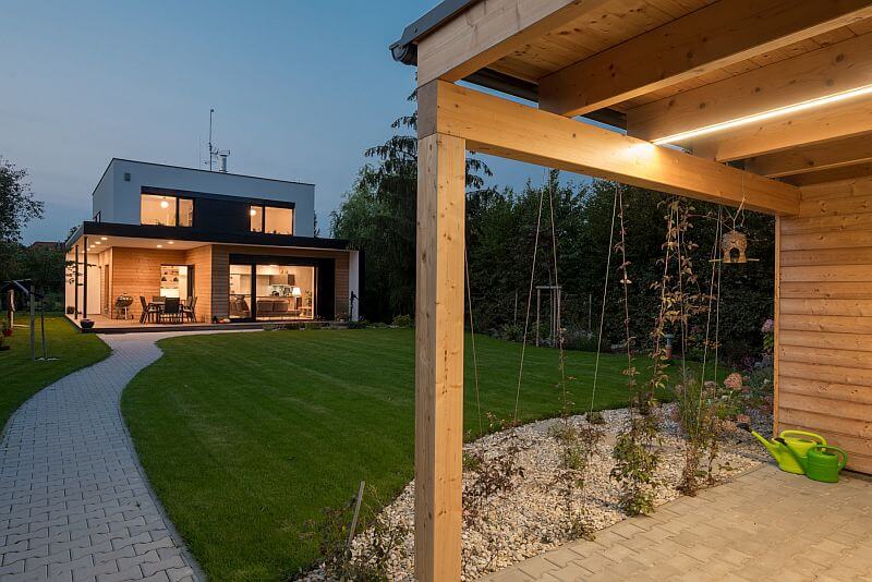 moderni-pasivni-drevostavba-pohled-na-dum