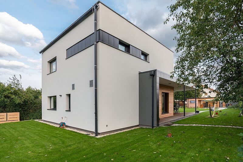 moderni-pasivni-drevostavba-zadni-cast-domu