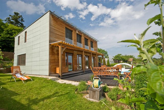 drevostavba-s-exotickym-drevem-cely-dum