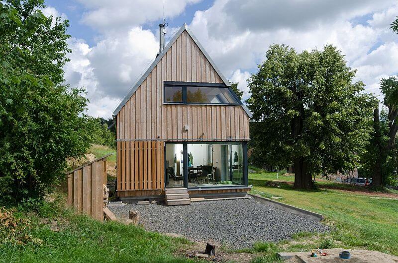 moderni-drevostavba-13-proskleny-stit