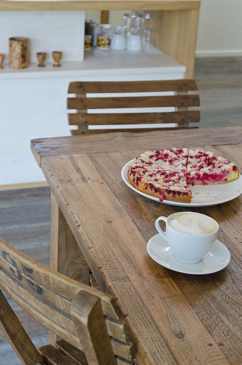 moderni-drevostavba-jidelni-stul