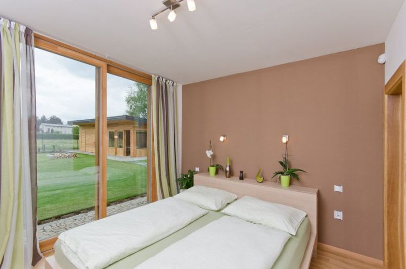 DrevoaStavby.cz | Moderní přízemní dřevostavba s fasádou z modřínu DrevoaStavby.cz | Moderní přízemní dřevostavba s fasádou z modřínu