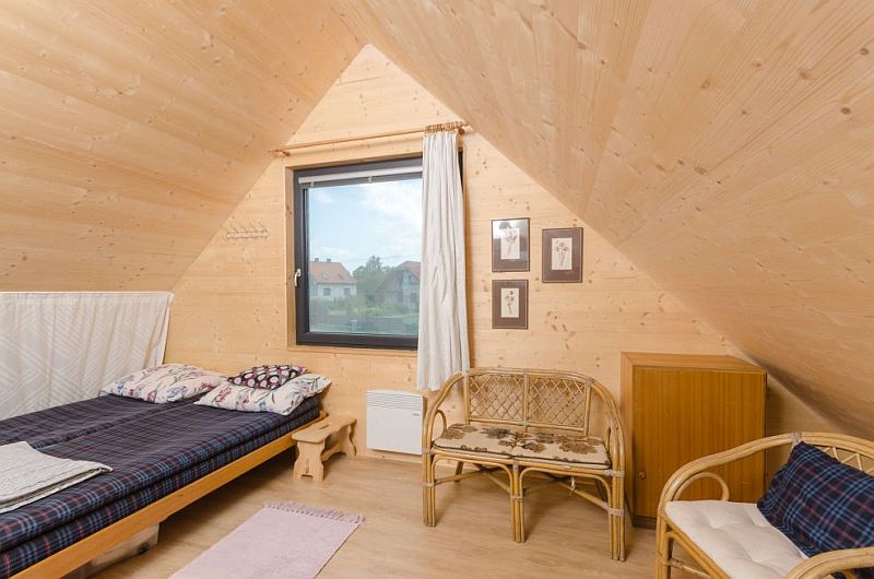 dum-na-brehu-rybnika-pokoj-v-patre