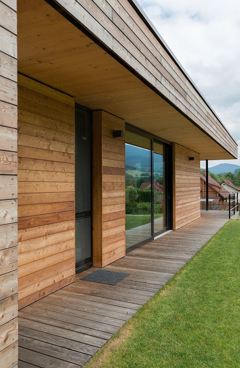 moderni-drevostavba-terasa-kolem-domu