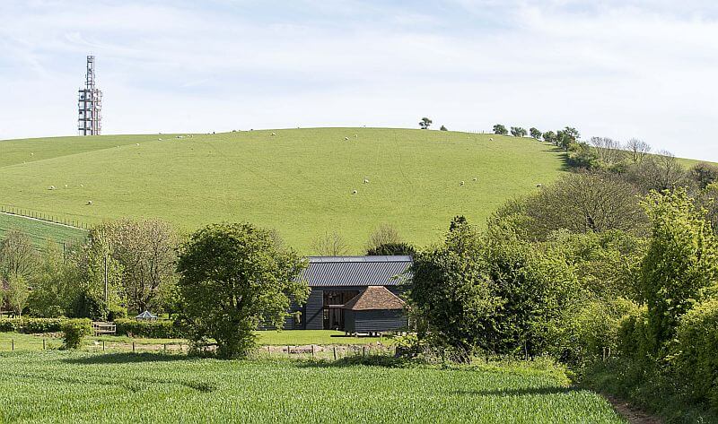 stodola-lokalita-v-poli