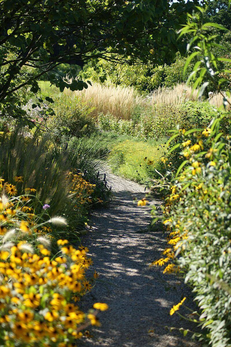 1-okrasna-zahrada-a-cesta