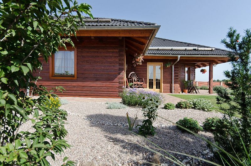 masivni-roubenka-bocni-strana-domu