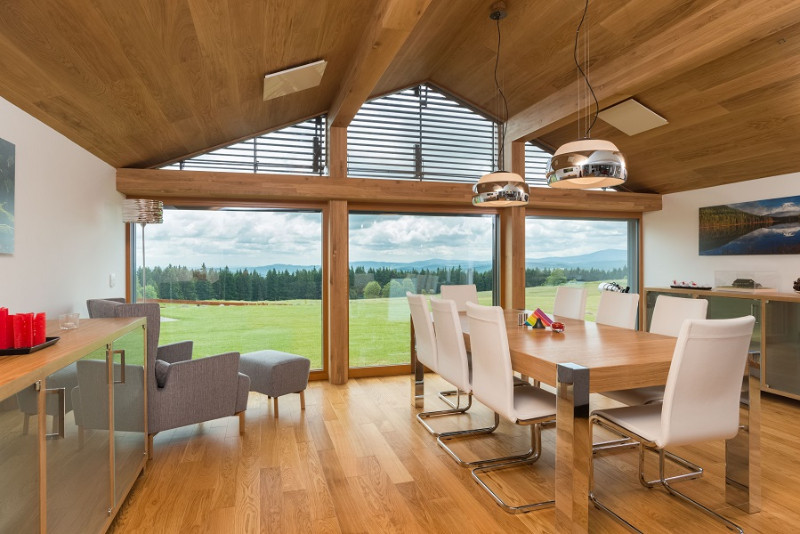 Sumavska-drevostavba-jidelni-stul