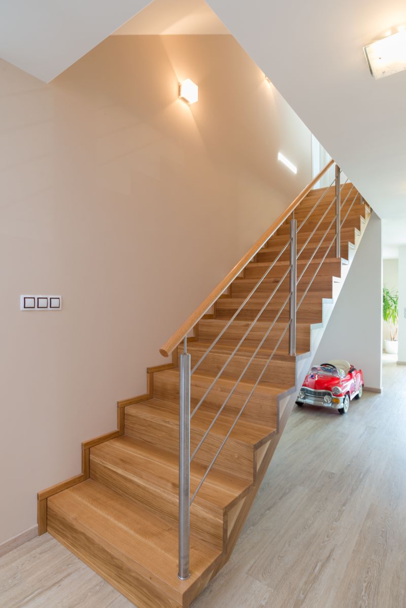 DrevoaStavby-navsteva-drevostavby-Alfahaus-interier-schodiste