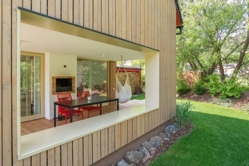 drevostavba-PALIS-Plzen-sezeni-na-okne