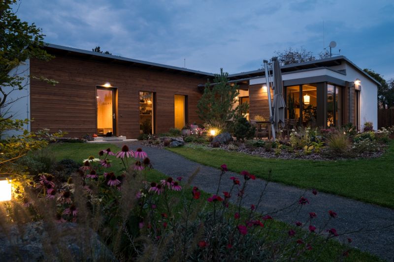 stylovy-bungalov-nocni-pohled