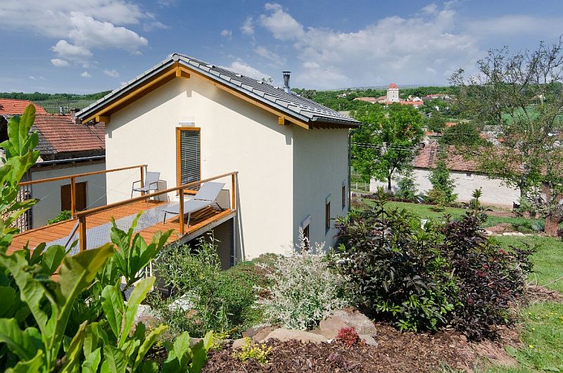 navsteva-drevostavby-po-letech-MS-Haus-cely-dum-s-lavkou