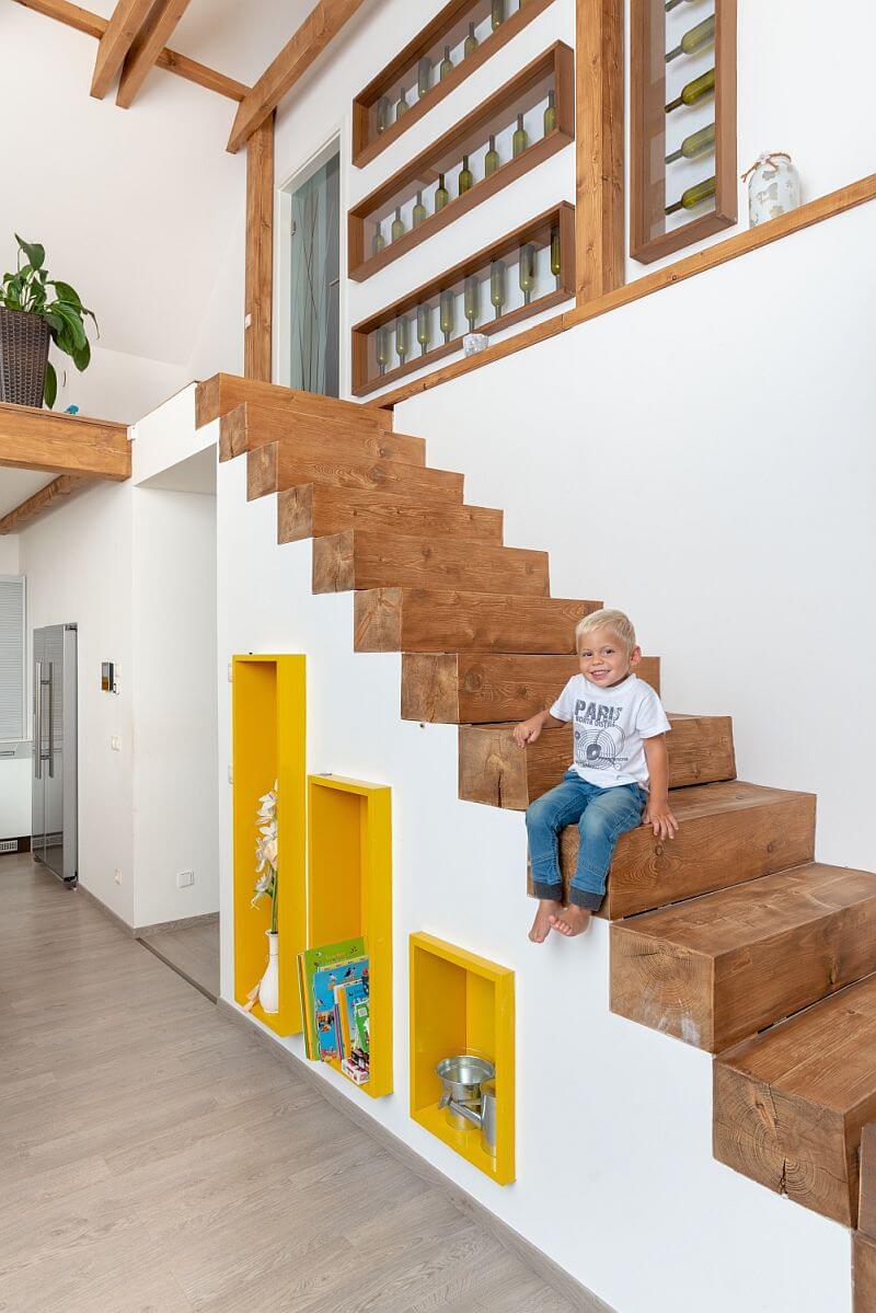 moderni-pasivni-drevostavba-moderni-schodiste