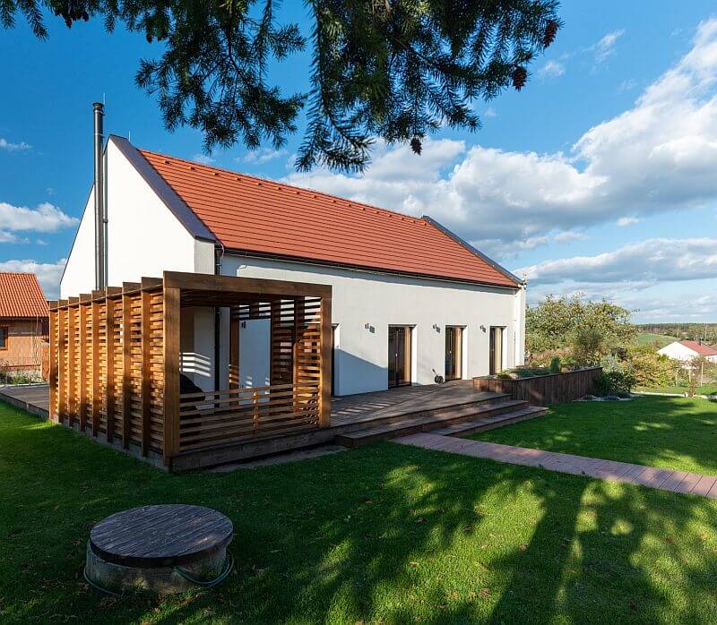 moderni-pasivni-drevostavba-pohled-na-dum-zepredu