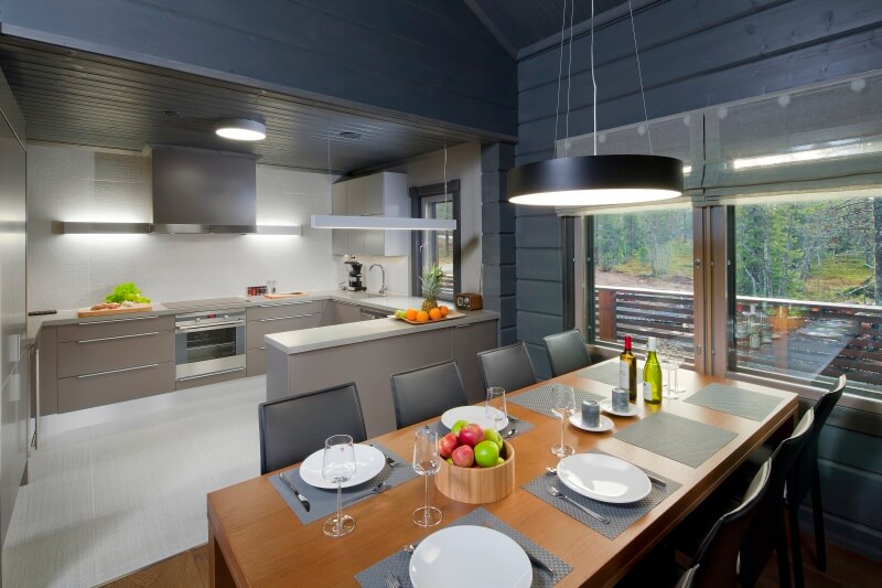 kontio-srubovy-dum-kuchyn-jidelna