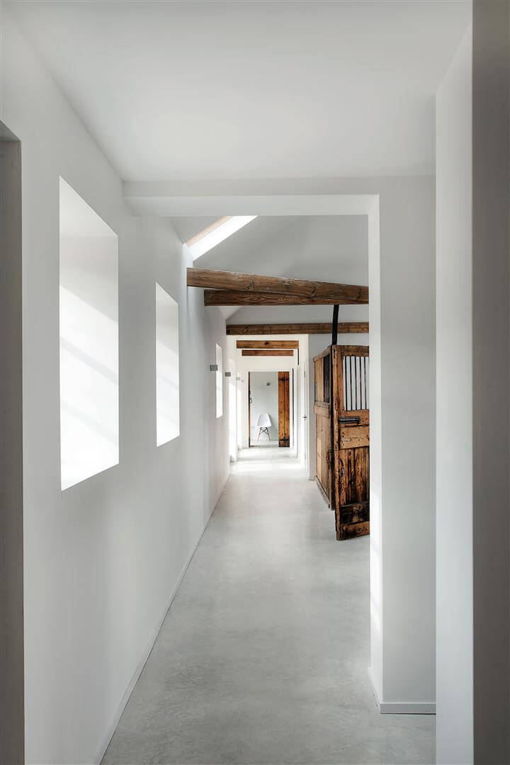 DrevoaStavby.cz | Proměna koňsk&eacute; st&aacute;je na rodinn&yacute; dům