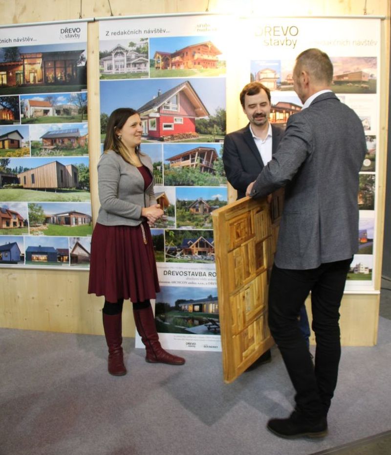 DrevoaStavby.cz | Slavnostní předání cen vítězům ankety Dřevostavba roku 2021 hlavní cena DrevoaStavby.cz | Slavnostní předání cen vítězům ankety Dřevostavba roku 2021 hlavní cena
