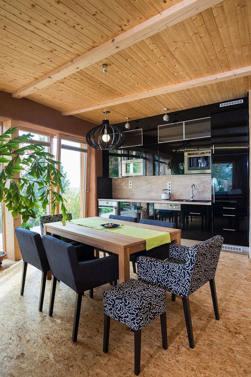 zkusenost-s-pasivni-drevostavbou-obyvaci-pokoj-s-kuchyni